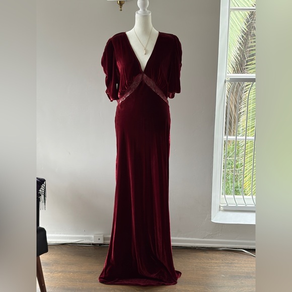 Reformation: Malaga Velvet Dress; rich burgundy/wine velvet color - Picture 1 of 3